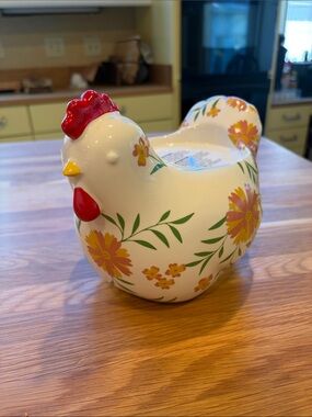 Bath and Body Works Floral Chicken Hen 3 Wick Candle Holder NWT